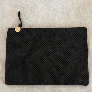 Clare v flat black clutch